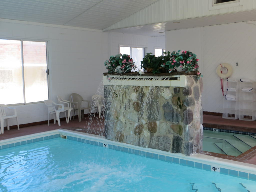 Waterfront Inn Mackinaw City Ngoại thất bức ảnh